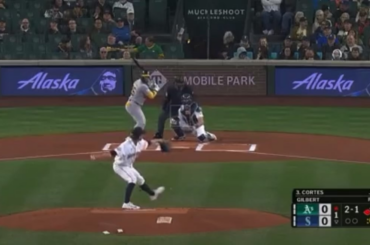 (Point culminant) Le comebacker de 108 MPH se retrouve sous le maillot de Logan Gilbert.