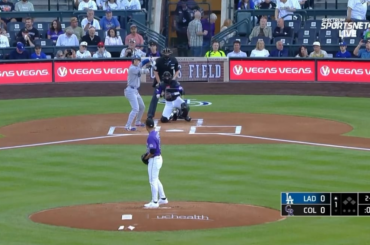 (Lowlight) Les erreurs de jeu des Rockies au premier but permettent à Shohei Ohtani d'atteindre le but