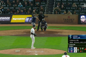 Josh Naylor martèle un home run de 3 points pour porter le score à 5-1 pour les Mariners