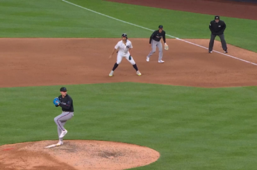YES Network rend hommage au baserun de Giancarlo Stanton dans un montage avec la musique "This Week in Baseball"