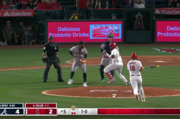 Des coups de poing ont été lancés entre Jorge Soler et Reynaldo Lopez après que Lopez ait lancé un lancer qui a failli toucher Soler. Tous deux ont ensuite été expulsés du jeu.