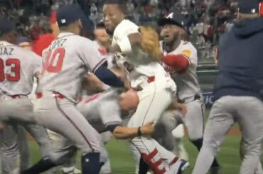 Le manager des Braves Walt Weiss avec un tacle parfait sur Jorge Soler