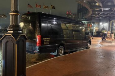 (Cotillo) La camionnette qui emmène les entraîneurs des Red Sox licenciés.