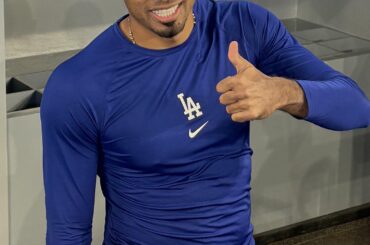 Je n'ai jamais vu ça auparavant. Edwin Díaz s'est déployé aujourd'hui pour s'étirer avec un chapeau sans bords. Juste une casquette Dodger ordinaire avec le bec coupé.