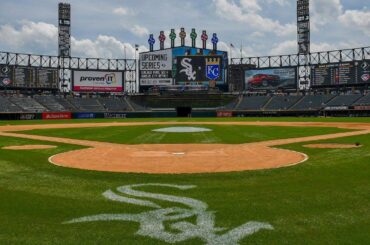 Le chanteur menant la célébration de Robinson s'effondre aux Rays-White Sox