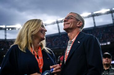 (Saunders) Les propriétaires des Broncos achètent 40 % des parts des Rockies du Colorado