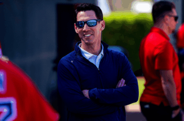 (Julian McWilliams) Le front office des Red Sox a commencé à douter d'Alex Cora et de son équipe après avoir placé Trevor Story dont la production était jugée insoutenable au 2e trou, ainsi que lorsque David Hamilton est revenu à Fenway et fonctionnait mieux qu'avec les Red Sox.