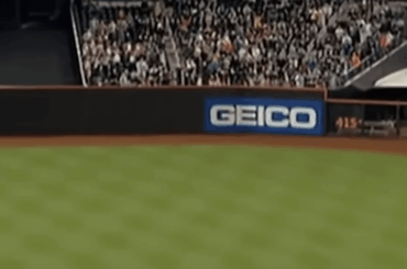 Regarder le vieux match des Mets : la clôture noire d'origine du Citi Field était immense. 370 sur toute la ligne, 415 jusqu'aux allées électriques.