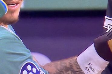 Duran avec un message de motivation sur son bracelet