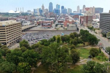 "Kansas City dévoilera un plan de 600 millions de dollars pour le stade du centre-ville des Royals". Voici les détails