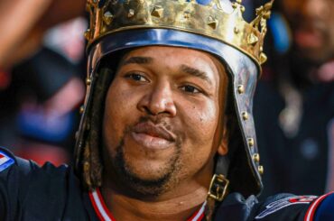 Le roi José obtient sa couronne après son home run