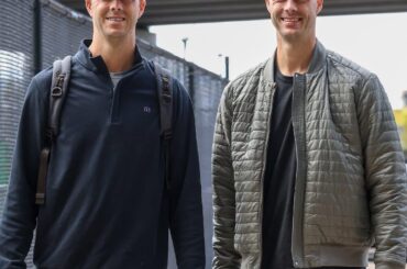 Emmenez votre jumeau (littérale) au travail ? 😂 Les frères jumeaux Tyler et Taylor Rogers sont arrivés ensemble pour le match de ce soir au Minnesota.