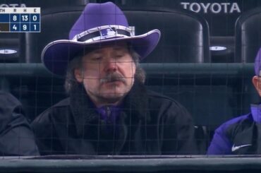 Un fan porte ce chapeau de cowboy malade des Rocheuses