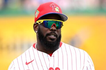 Adolis García terrifié se demande si quelqu'un d'autre peut voir Phillie Phanatic
