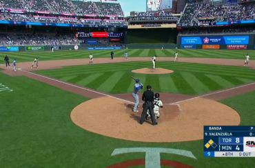 Brandon Valenzuela réalise une 8e manche de 8 points pour les Blue Jays avec un tir de 3 points !