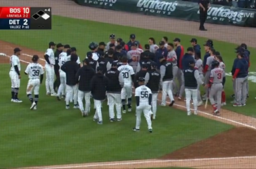 (Point culminant) Will Middlebrooks tire sur Framber Valdez après que les bancs des Red Sox et des Tigers se soient dégagés : "Le seul gars (Valdez) qui a causé cela se cache dans le dos. Espérons juste qu'il ne croise pas son receveur maintenant qu'il est fou. "