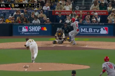 Masyn Winn brise l'égalité 1-1 à la 7e avec un triple RBI après que Nick Castellanos n'ait pas réussi à attraper le glissement à droite