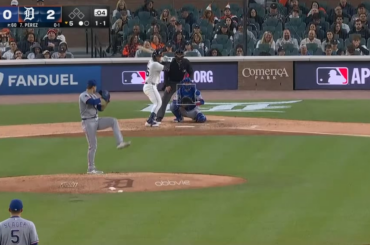 Andrew McCutchen, 39 ans, effectue un plongeon pour priver Wenceel Pérez d'un coup sûr