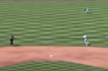 (Baseball History Nut) Freddie Freeman offre à José Iglesias, en deuil des Rockies, une épaule sur laquelle s'appuyer après avoir obtenu son premier coup sûr après le décès de son père