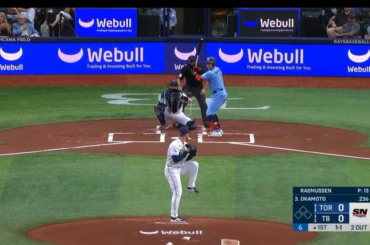 (Point culminant) Kazuma Okamoto est le 10e joueur à réussir 10 circuits au cours de ses 35 premiers matchs avec les Blue Jays.