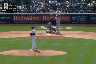 (Point culminant) Pete Alonso frappe pour le 2e match consécutif pour ramener les Orioles à moins de 2.