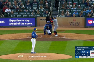 (Point culminant) Kazuma Okamoto donne à nouveau l'avantage aux Jays avec un tir en solo