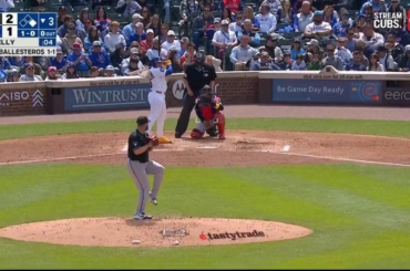 Moises Ballesteros donne l'avantage aux Cubs avec un tir de 2 points