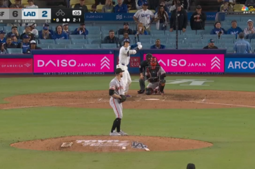 Luis Arraez fait un arrêt en plongée alors que les Giants remportent les deux premiers matchs d'une série de quatre matchs à Los Angeles