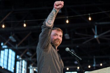La chaîne de télévision des Red Sox de Boston retire la publicité d'un candidat au Sénat qui a critiqué l'équipe