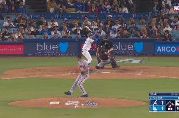 (Point culminant) Jim Jarvis réalise une excellente prise de plongée pour les Braves !