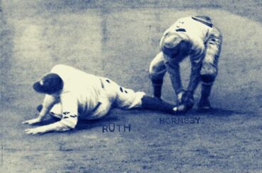 Babe Ruth surprise en train de voler pour mettre fin au septième match des World Series de 1926