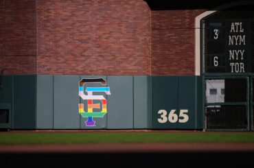 Alors que la controverse sur les Giants Pride Night se poursuit, l'équipe de la Ligue Atlantique perd le match de la Pride Night après que les joueurs ont refusé les maillots