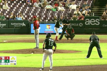 (Point culminant) Kien Vu des Dayton Dragons vole la maison pour le départ !